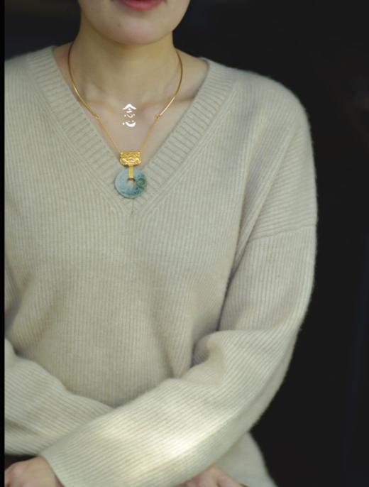 錾刻银鎏金瑞兽项圈创汇时期卷草纹玉璧 商品图1