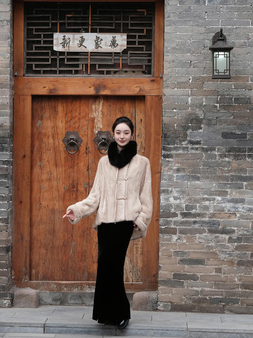 盛唐婧|狐狸毛磁扣围脖-黑/白/杏可选[特价品] 商品图7