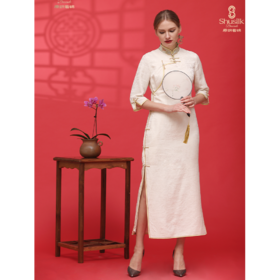 白色丝毛建筑纹旗袍