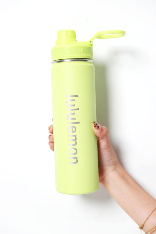 颜值好顶啊，710ml保温杯。原盒包装の双层不锈钢运动水瓶C010986 商品图9