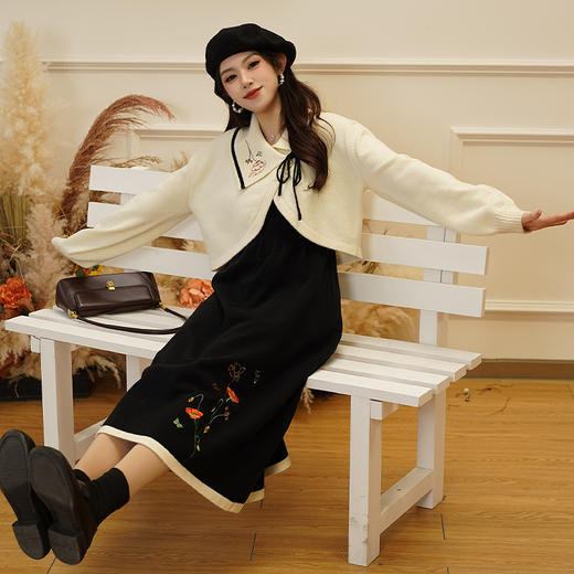 两三事梵高文艺 花影如诗 2025春季新款绣花装饰毛织两件套女套装 商品图4