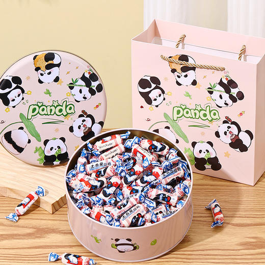 【冠生园大白兔奶糖礼盒装】回忆童年，味蕾再现。香滑浓郁。混合口味，为味蕾带来更多惊喜。是一份口感和心情的甜蜜礼物，送给亲朋好友都相宜；元旦、情人节、生日与新年，每一个重要时刻都不能错过！ 商品图12