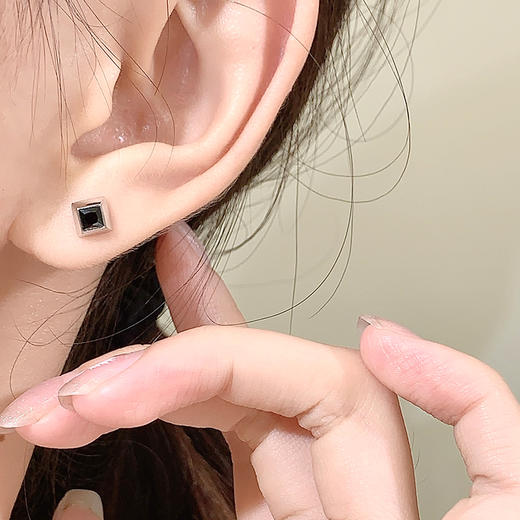 【中性时尚】卡蒂罗/KADER 方镜硬糖耳钉 简约小众黑武士几何设计街头嘻哈流行感新款耳饰  高级感冷淡风设计 商品图5