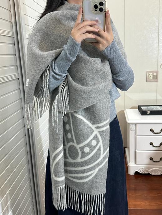 【代购级 出入专柜无压力】西太后VivienneWestwood土星双面羊毛围巾 上身超绝 超大一条 还可以当披肩来用  秋冬围巾＝氛围感+安全感！！ 商品图2