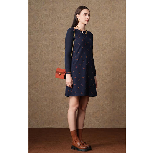 乔万尼秋冬新款蓝色趣味印花宽松圆领舒适针织弹力休闲连衣裙ES4E301 商品图2
