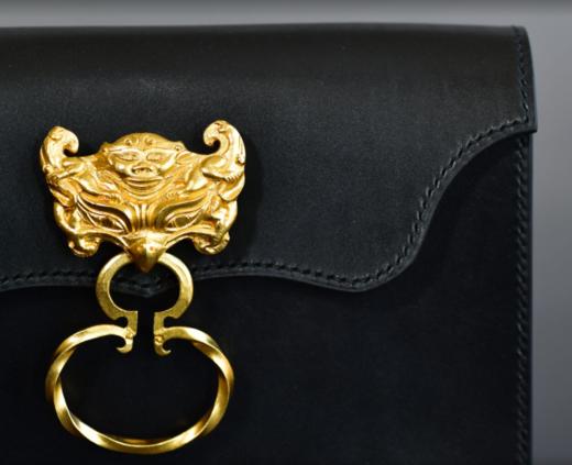 錾刻瑞兽扣意大利植鞣皮包 商品图3
