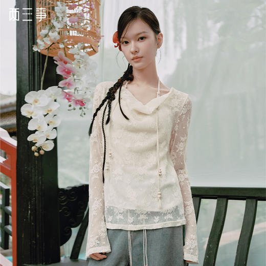 两三事 朝花松月 2025春季新款串珠挂脖堆堆领两件套镂空蕾丝衫女S25CLS367 商品图0