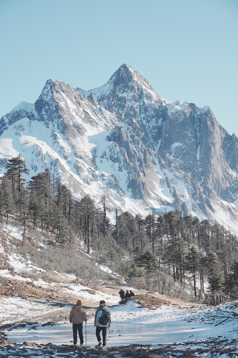 云南 | 孔雀山徒步2/3天，两路线可选，常规户外领队团，香格里拉高原湖泊冬景/白马雪山//飞来寺/香格里拉/同乐村！丽江或香格里拉往返可选！五一端午路线提前预定！