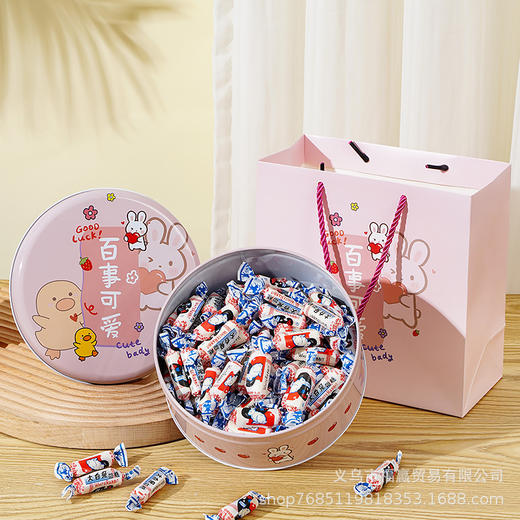 【冠生园大白兔奶糖礼盒装】回忆童年，味蕾再现。香滑浓郁。混合口味，为味蕾带来更多惊喜。是一份口感和心情的甜蜜礼物，送给亲朋好友都相宜；元旦、情人节、生日与新年，每一个重要时刻都不能错过！ 商品图14