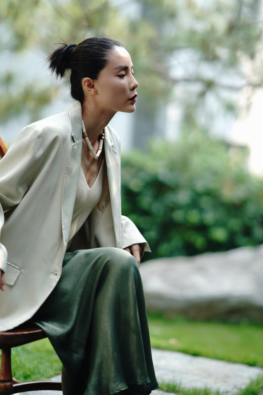 牛骨管铜鎏金狮子头项链 商品图0