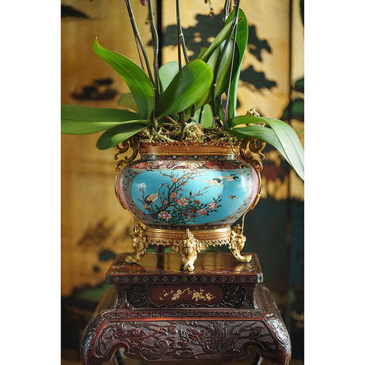 【已售】独角鹿西洋古董 19世纪法国出品东方瑞兽造型铜鎏金精雕镶嵌吉祥花鸟主题铜胎掐丝珐琅花盆套 商品图2