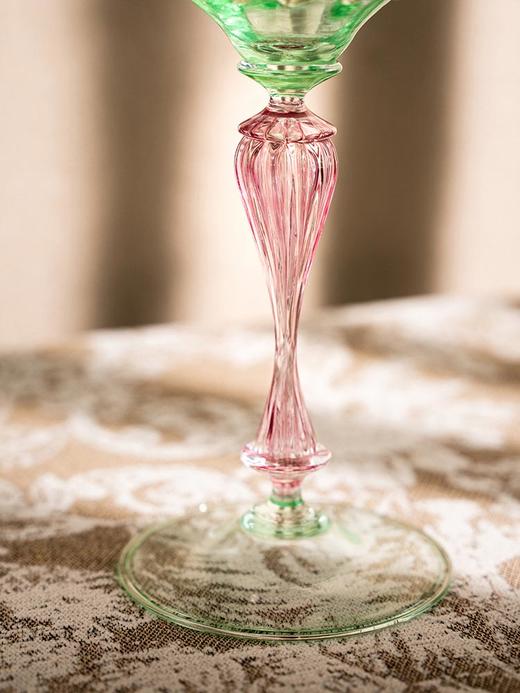 独角鹿西洋古董 20世纪意大利威尼斯穆拉诺水晶工坊出品螺旋纹粉色杯柄修饰翠绿色杯身玻璃高脚杯 商品图2