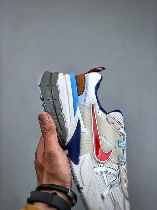 秋冬特惠💰340 Nike V2k Runtekk "Summit White Metallic Silver'' 减震防滑低帮 复古老爹鞋跑步鞋 鞋款被命名为 Runtekk 设计 商品图5