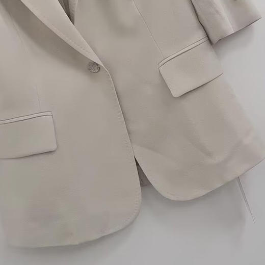 VIVIAN LIU薇薇安刘TD2443101初秋女装新款翻领收腰圆摆西装外套 商品图2