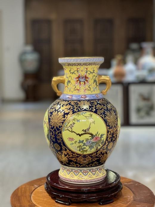 霁蓝描金开窗花鸟双耳瓶 商品图0