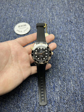 升级版 经典欧米茄OMEGA海马300米系列“间玫金海马”潜水男士腕表
机芯：搭载进口原装西铁城