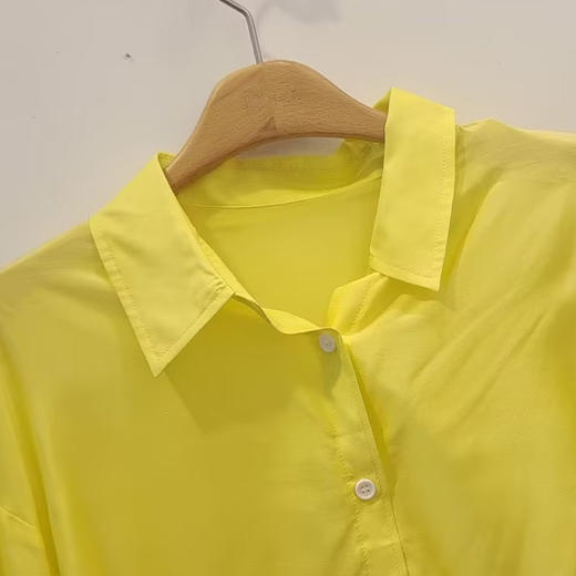 VIVIAN LIU R2443008初秋新款时尚小翻领不规则下摆开衫长袖上衣 商品图2