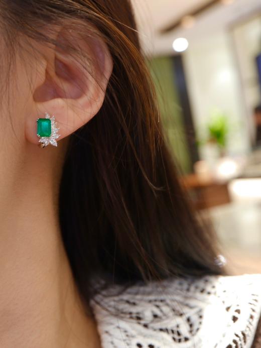 2.27ct刻面祖母绿耳钉 商品图3