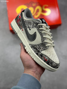 秋冬特惠💰470 公司级 Nike SB Dunk Low “蛇年系列—蛇鳞黑勾” 高端定制 低帮休闲板鞋