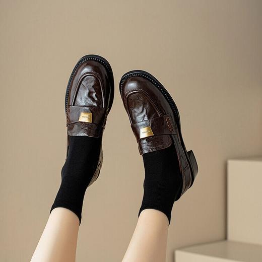 【预售5天】复古粗跟圆头乐福鞋女春秋新款手抓纹羊皮一脚蹬单鞋英伦风小皮鞋NJMK&K836 商品图1