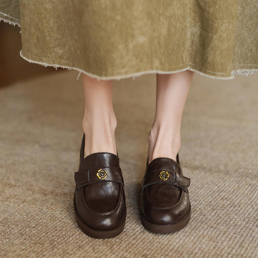 阿么手工女鞋2025新款真皮气质乐福鞋4CM山茶花软底百搭单鞋复古 商品图1