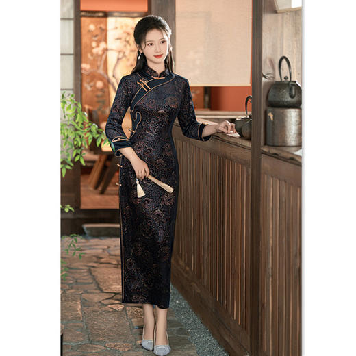 GX2025春夏新款丝绒雕印长款七分袖旗袍 商品图0
