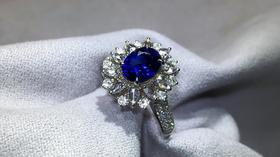 2.03ct刻面蓝宝石戒指