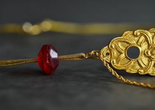 捷克红琉璃卷草纹项链 商品图1