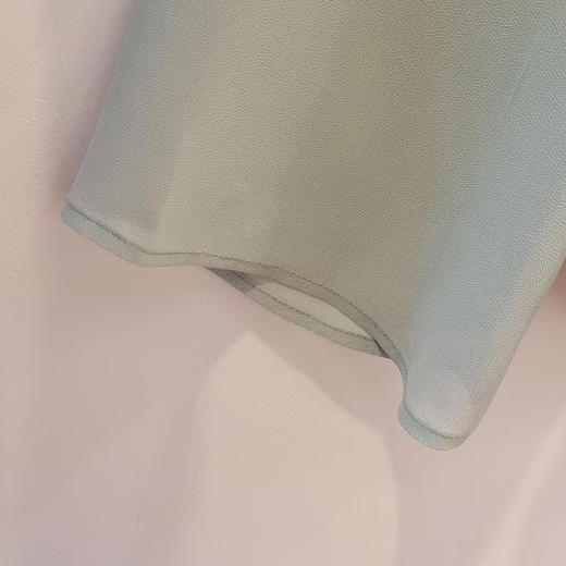 VIVIAN LIU R2443007初秋女装新款时尚圆领不规则下摆长袖上衣 商品图3