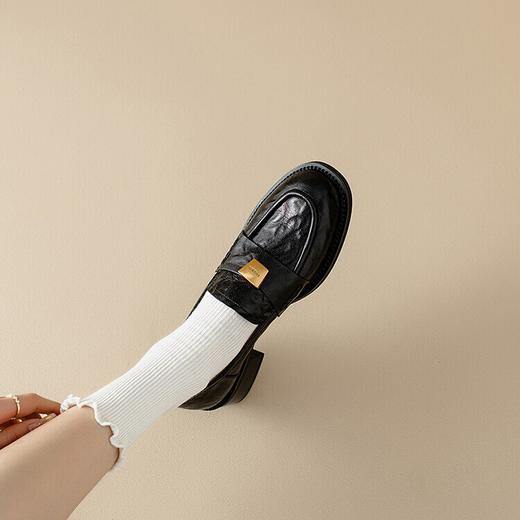 【预售5天】复古粗跟圆头乐福鞋女春秋新款手抓纹羊皮一脚蹬单鞋英伦风小皮鞋NJMK&K836 商品图4