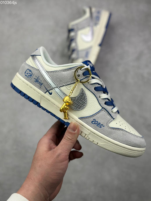 秋冬特惠💰470 公司级 Nike SB Dunk Low “斯图西蛇年联名—米蓝银勾” 周年高端定制 低帮休闲板鞋 商品图3