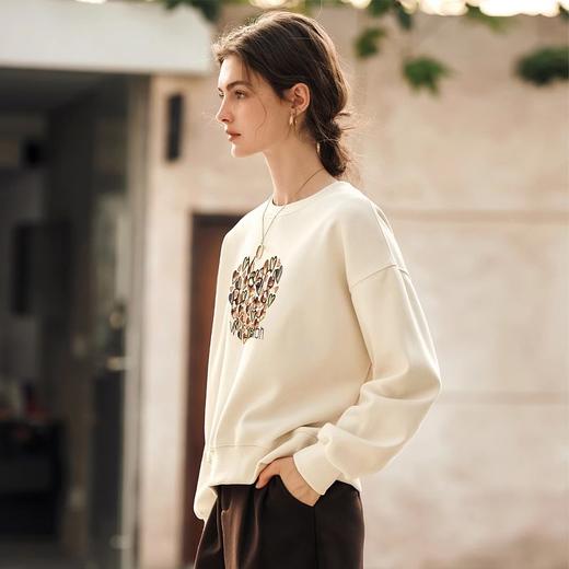 OLrain欧芮儿杏色圆领卫衣女冬季2024年新款法式印花刺绣长袖 商品图3