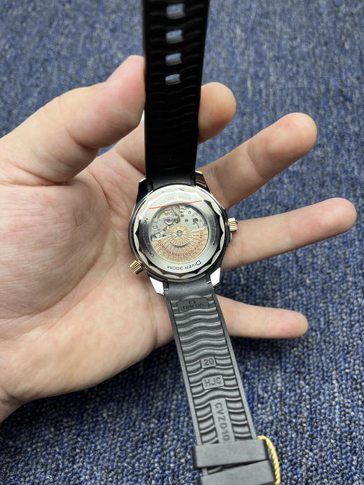 升级版 经典欧米茄OMEGA海马300米系列“间玫金海马”潜水男士腕表
机芯：搭载进口原装西铁城 商品图6