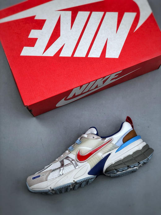 秋冬特惠💰340 Nike V2k Runtekk "Summit White Metallic Silver'' 减震防滑低帮 复古老爹鞋跑步鞋 鞋款被命名为 Runtekk 设计 商品图2