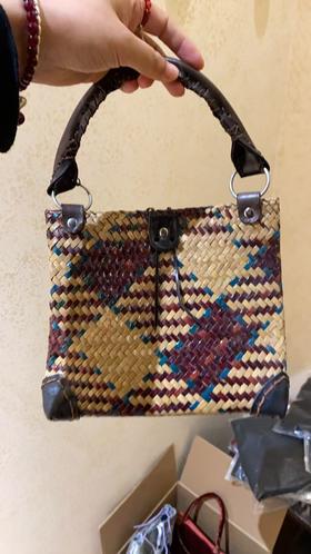 盛唐牡丹| 新款手工藤编包-皮扣款 (彩色)