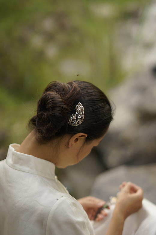 錾刻山茶花银色发簪 商品图0