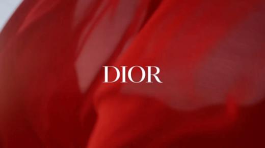 【蛇年款迪奥口红Mini五件套】 新年限定礼盒 Dior你真的好懂中国红 一抹新年「红」稳坐C位~ 整个系列的颜色都好适合新年哦 教你轻松拿捏新年氛围感!质地是丝绒和哑光二合一妆效~ 商品图1