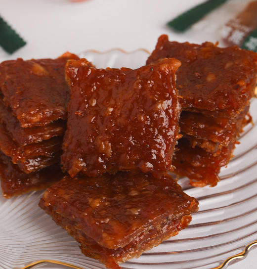 【肉脯煌黑松露猪肉脯】添加4%黑松露 香鲜浓郁 ✅ 精选新鲜里脊肉，不添加鸡肉、淀粉 ✅ 3斤鲜猪肉才能出1斤猪肉脯 用的是传统碳烤工艺，吃起来有股淡淡的烤肉香味 商品图5