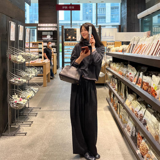 ROMI STUDIO"法式侘寂"50%羊毛人字纹针织深花灰阔腿裤 23AWK1051 商品图2