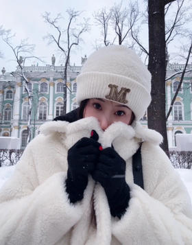 在途国现MaxMara驼绒真丝帽799元