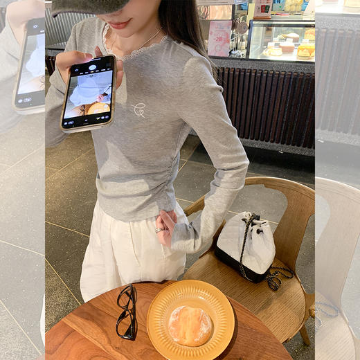 <曾小咸推荐>温柔花灰色蕾丝领边上衣长袖T恤 商品图3