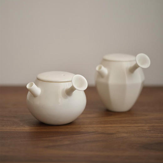 亚白侧把壶 商品图4