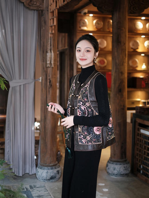 盛唐婧 |中式太阳花绣花对襟马甲 商品图3