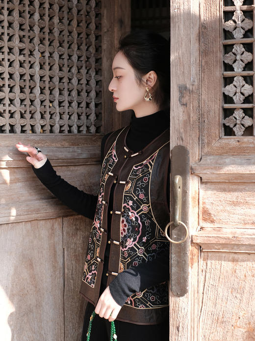 盛唐婧 |中式太阳花绣花对襟马甲 商品图13