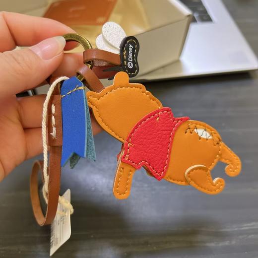 现货❤️迪家限定｜日本小众设计师Gente*小熊维尼可爱包挂钥匙挂🐻！盒子后配 商品图10