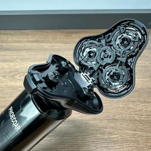 菲科亚全身水洗IP7X防水三头剃须刀不锈钢机身高配版 商品图2