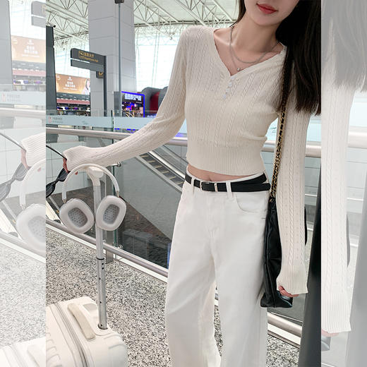 <曾小咸推荐>V领修身短款针织衫 日常149.99/件 立减90 秒杀59.99/件！！ 商品图2