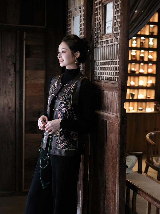 盛唐婧 |中式太阳花绣花对襟马甲 商品图12