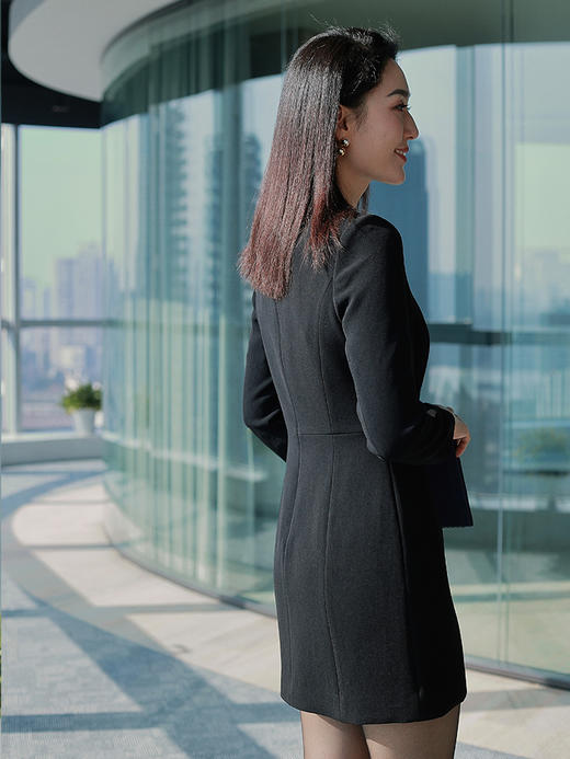 “赫本衣橱”质感通勤 可拆领设计 长袖中长款连衣裙 商品图4