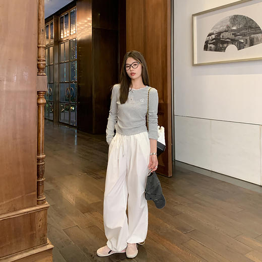 <曾小咸推荐>温柔花灰色蕾丝领边上衣长袖T恤 商品图4